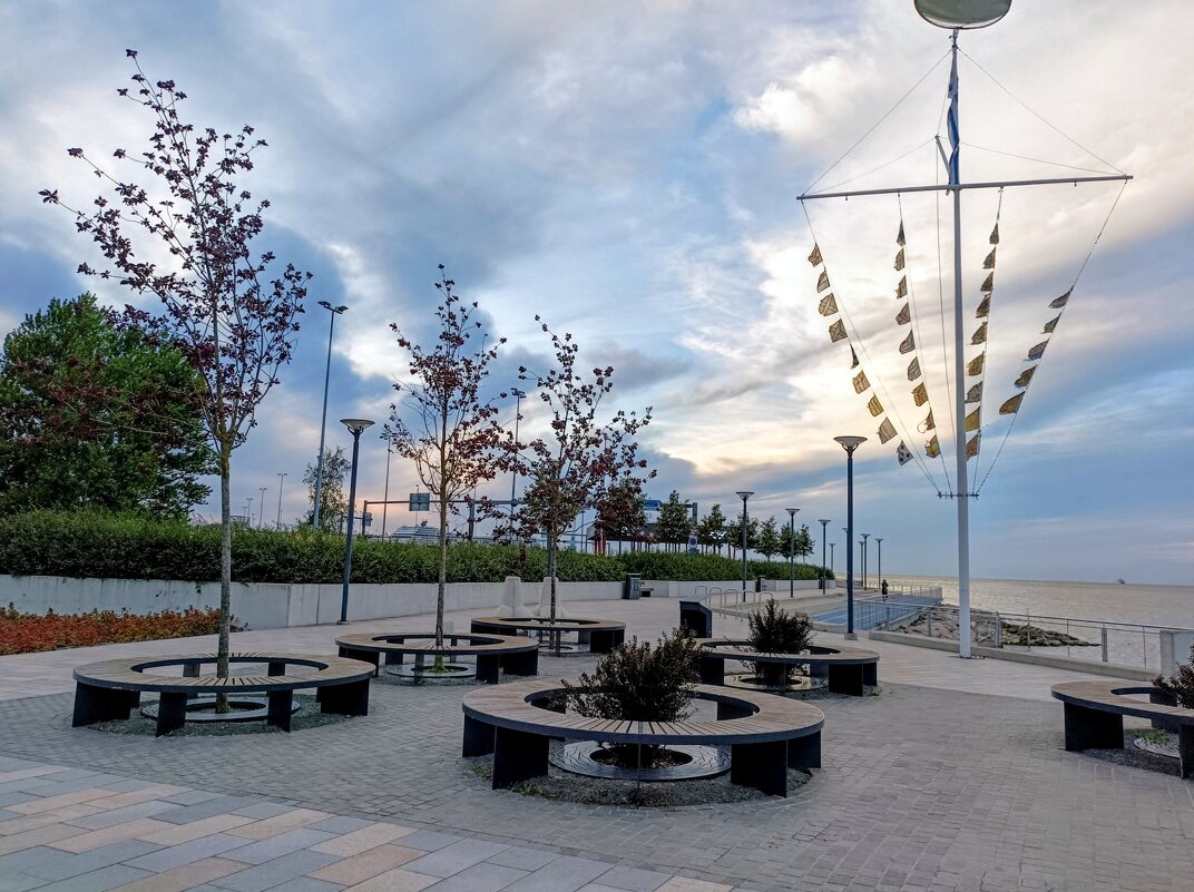 Прогулка по набережной - Veera V Прогулка по набережной - Veera V