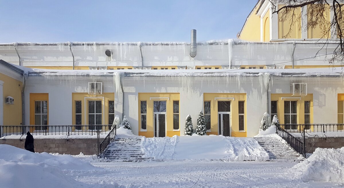 Сосульками украсил здания февраль - Galina Solovova Сосульками украсил здания февраль - Galina Solovova