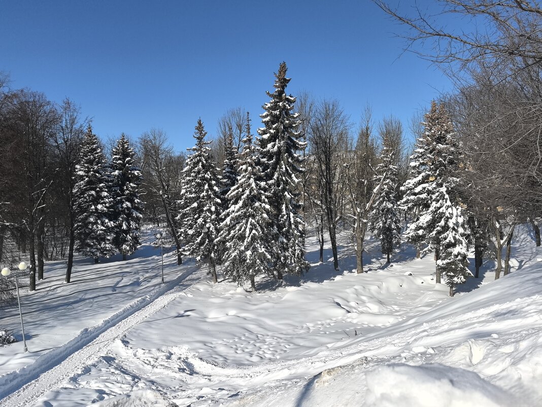 в Сквере на на набережной - Olga Oskolkova в Сквере на на набережной - Olga Oskolkova