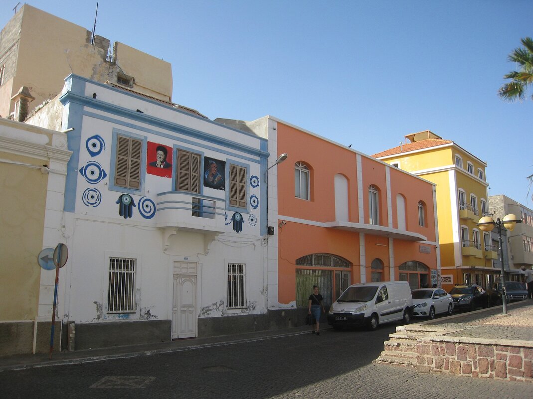 В городе Минделу, на родине знаменитой певицы Сезарии Эворы. - unix (Илья Утропов)