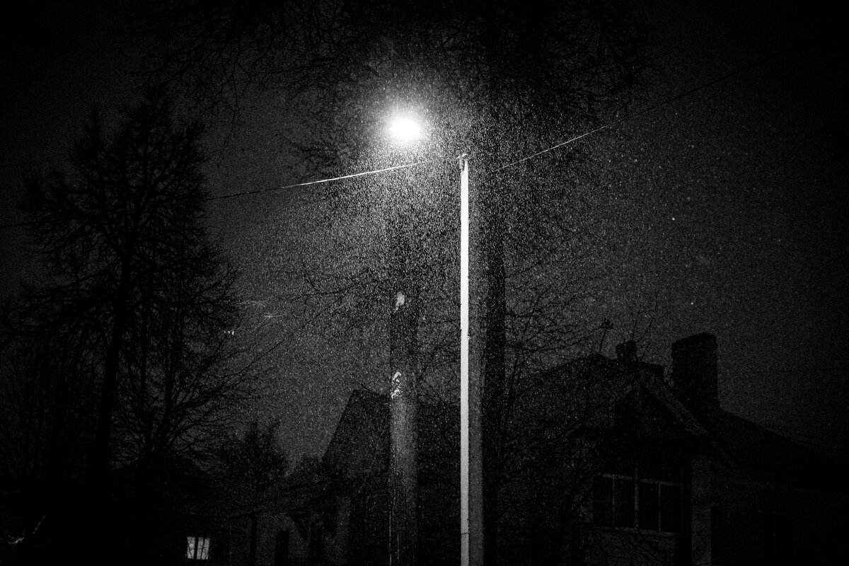 Ночь, улица, фонарь. Аптеки нет) - Вячеслав Владимирович Ночь, улица, фонарь. Аптеки нет) - Вячеслав Владимирович