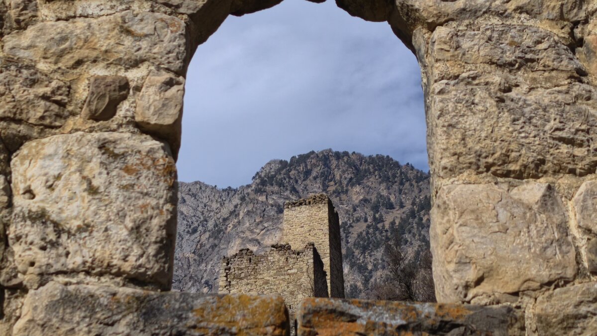 Вид из окна родовой башни - Мариша 