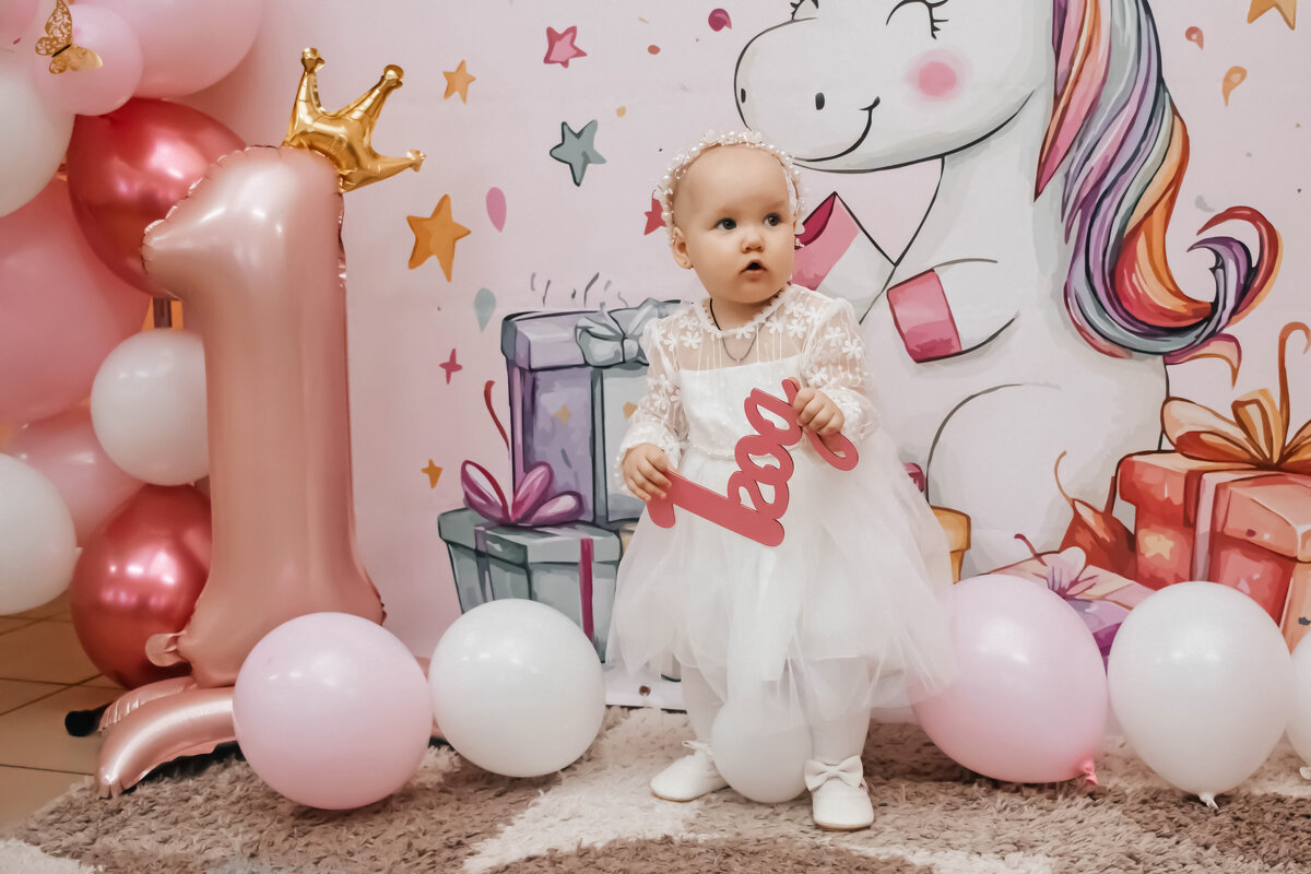 Вика - Валерия .