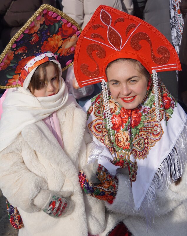 Мама с дочкой на Масленице - Наталия Григорьева