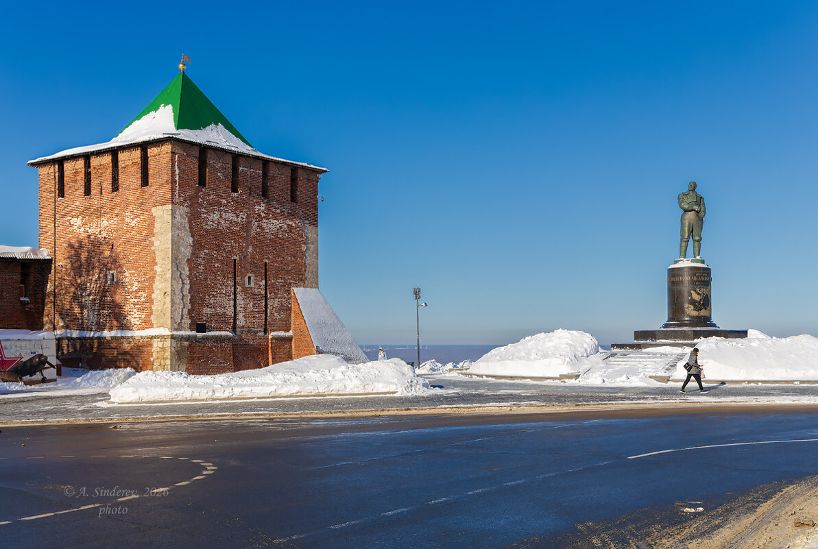 Георгиевская башня Нижегородского Кремля и памятник Чкалову В.П. - Александр Синдерёв Георгиевская башня Нижегородского Кремля и памятник Чкалову В.П. - Александр Синдерёв