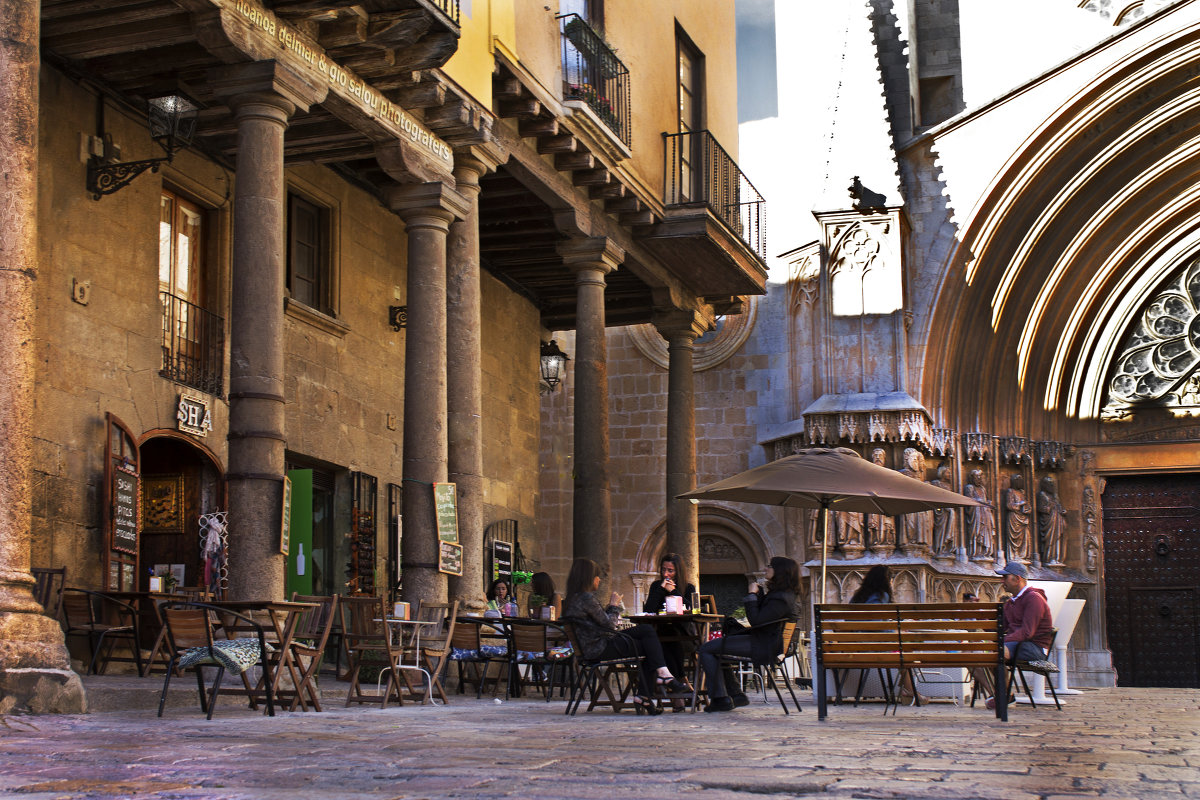 tarragona. placa cathedral - noanoa delmar 