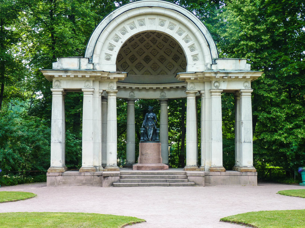 Памятник императрице Марии Фёдоровне.(Павловск.) - Александр Лейкум