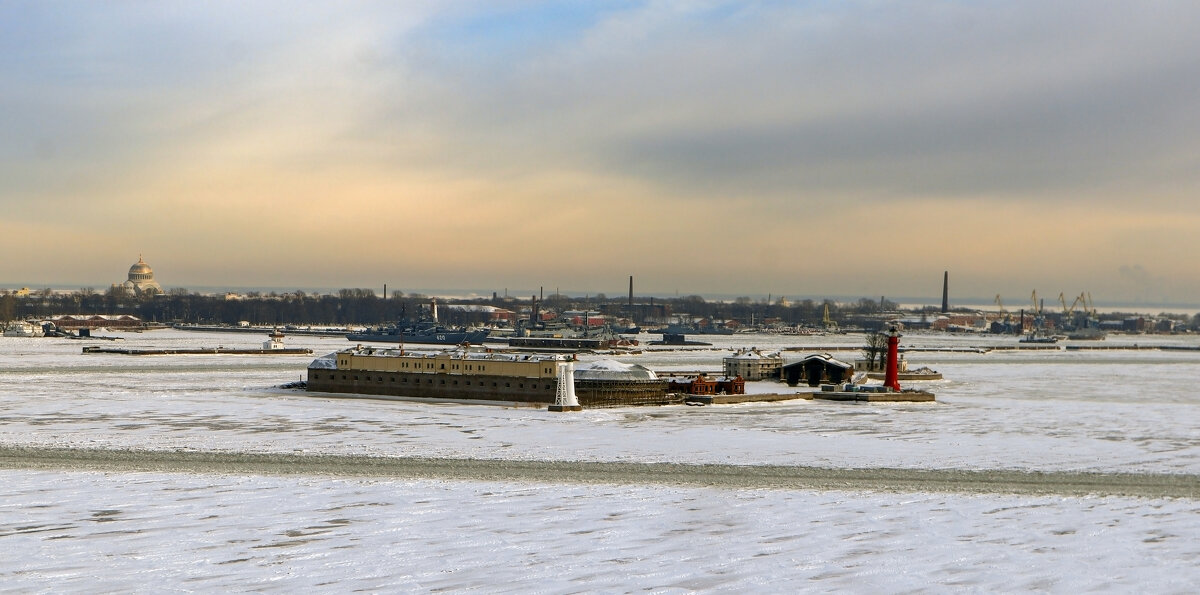 Вид на Кронштадт с маяка - skijumper Иванов