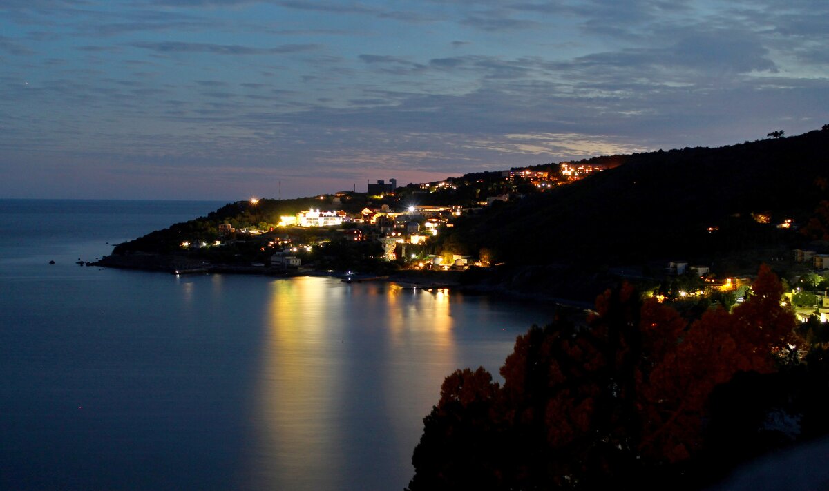 Кацивели . Ночной вид с горы Кошка... - Александр Герасенков Кацивели . Ночной вид с горы Кошка... - Александр Герасенков