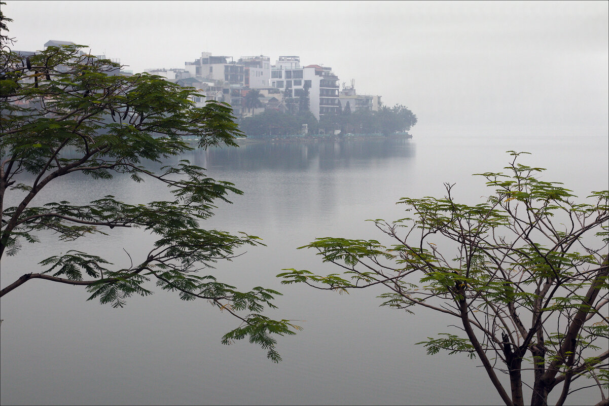 Озеро Возвращённого меча - Валерий Готлиб