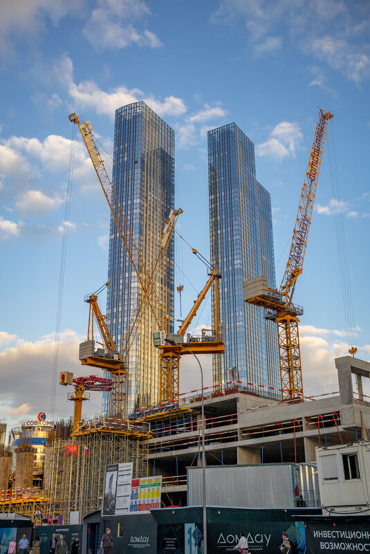 Современный городской пейзаж - Олег Дорошенко