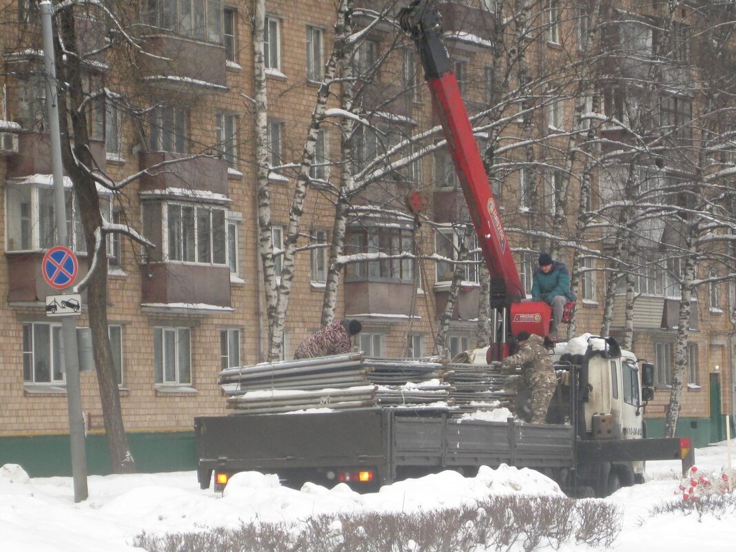 Много дел у автокрана - Дмитрий Никитин