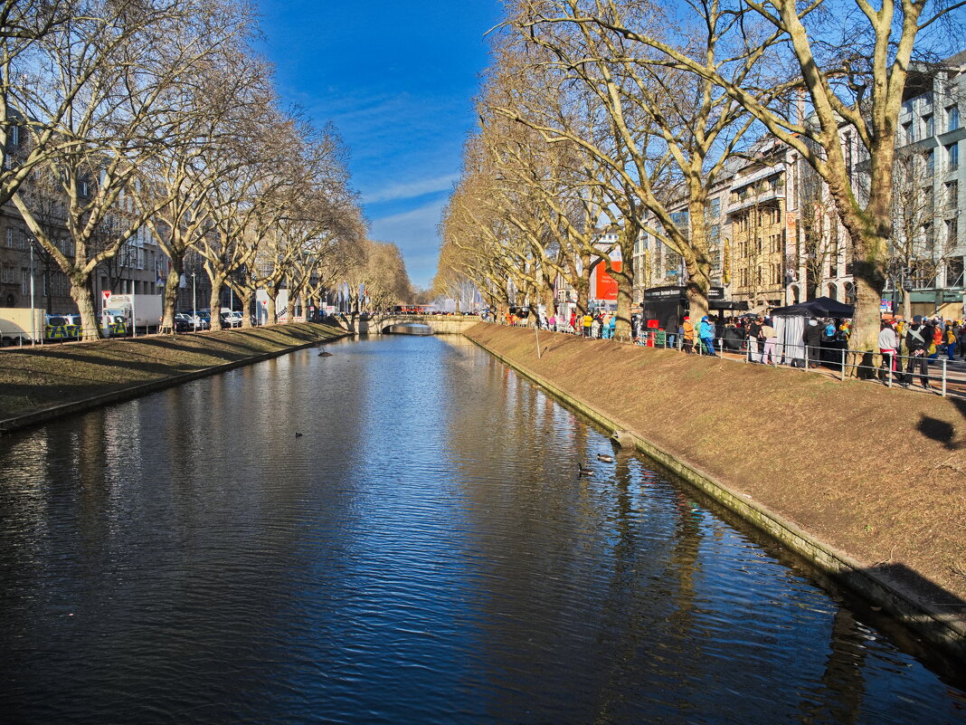 *** - Witalij Löwin