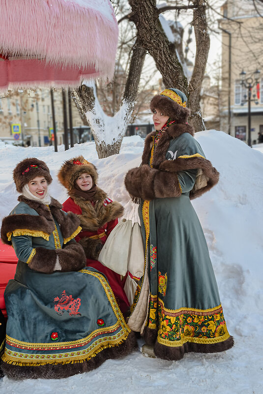 ...Три девицы вечерком... - Сергей Романов ...Три девицы вечерком... - Сергей Романов