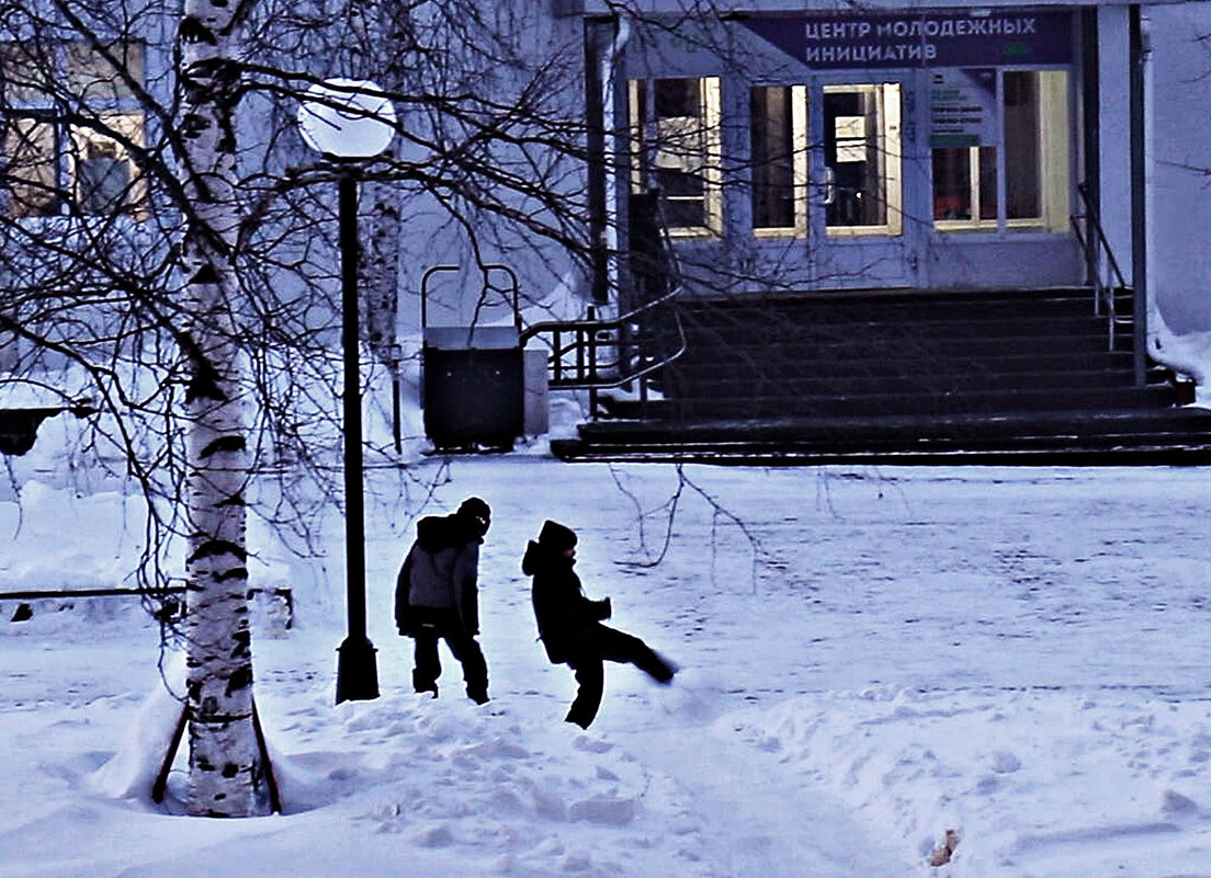 Эх, в снежки бы поиграть! - Владимир 