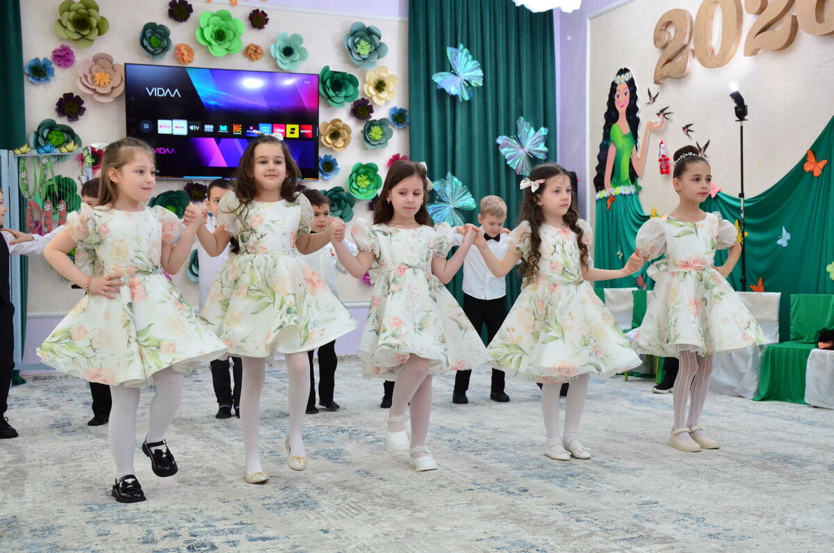 Свеженькие утренники 8 Марта ,№1 - александр донченко