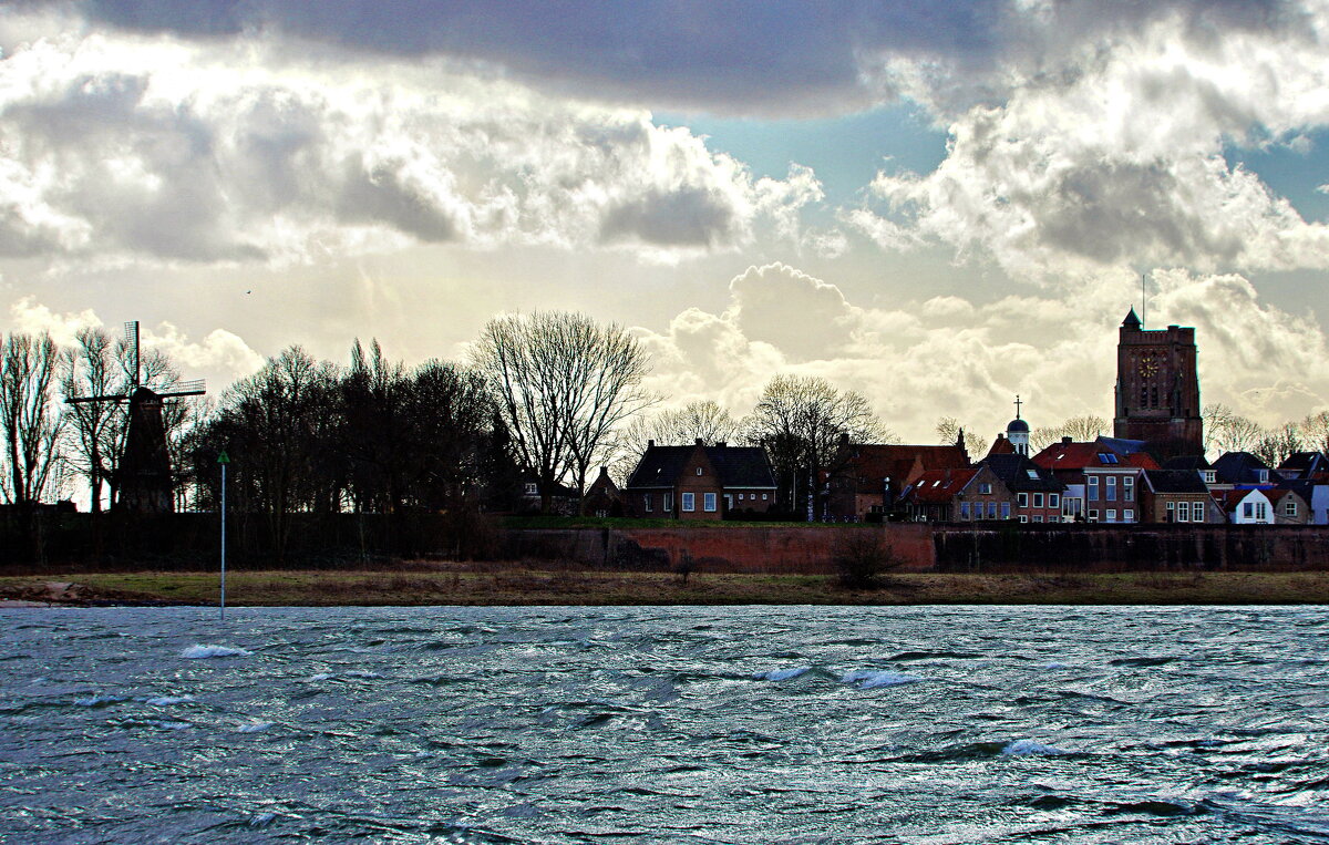Жизнь на берегу большой реки - В.И 