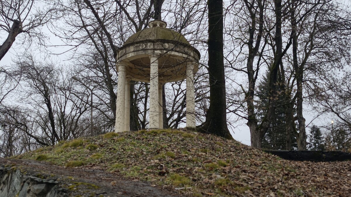 Старая беседка на холме.Нальчик - Мариша 