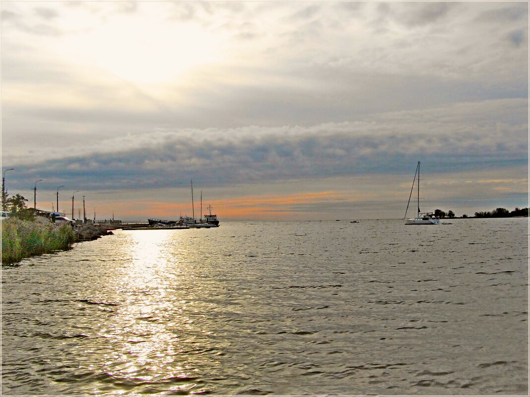 Солнце опускается и в золоте вода... - Лия ☼
