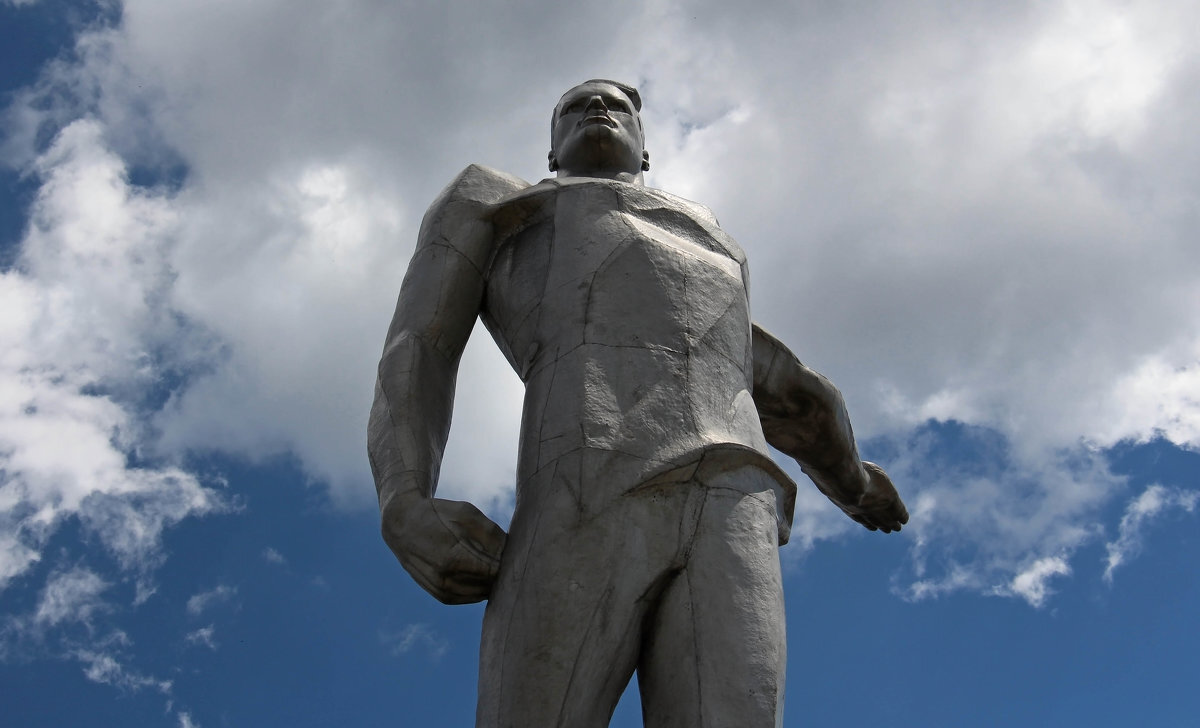 Монументъ " Слава строителямъ коммунизма " - Олегъ Петрович Монументъ " Слава строителямъ коммунизма " - Олегъ Петрович