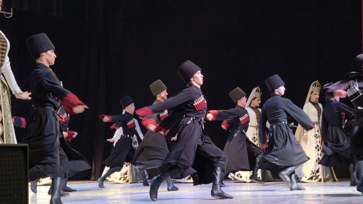 Джигиты в танце - Мариша 