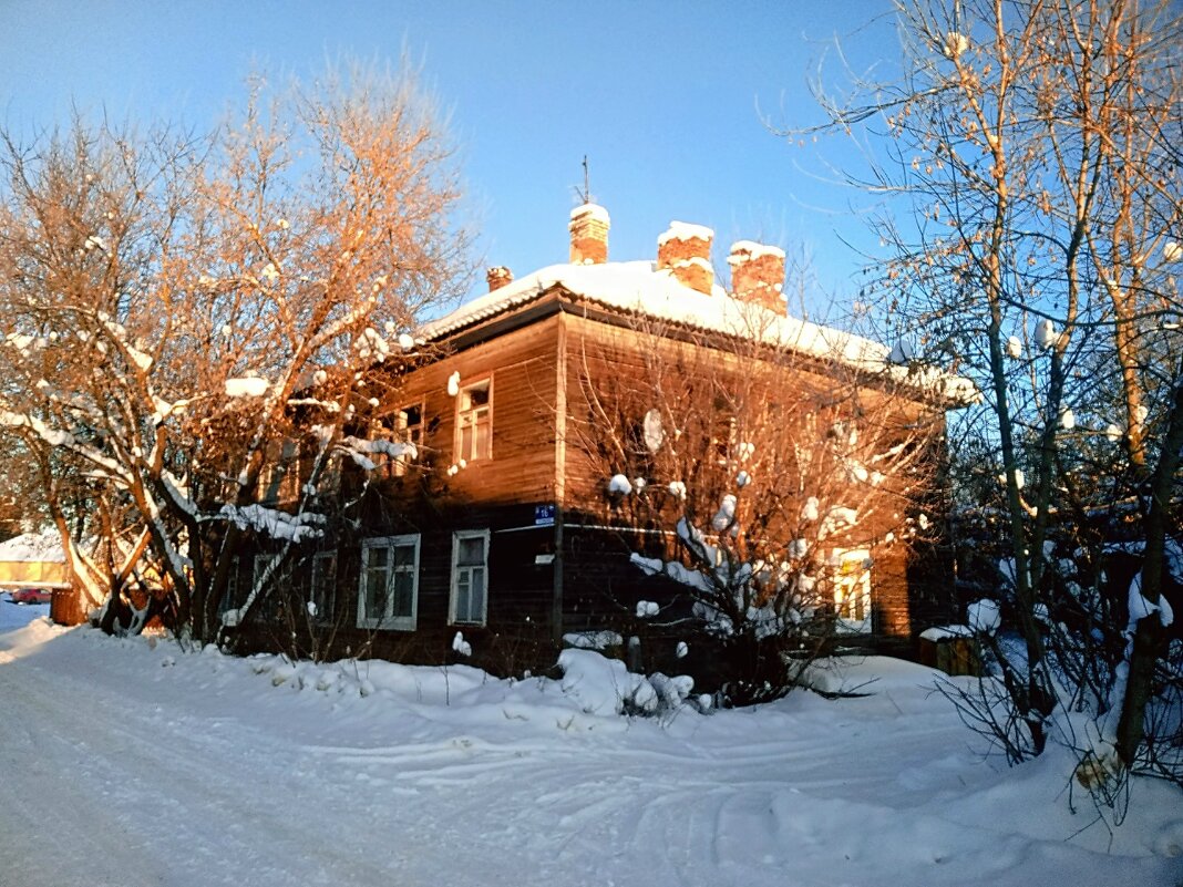 на зимних улицах города - Сергей Кочнев