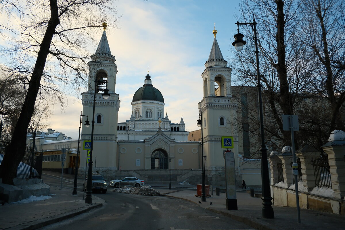 Центр Москвы. Иоанно-Предтеченский Ставропигиальный женский монастырь - Лютый Дровосек