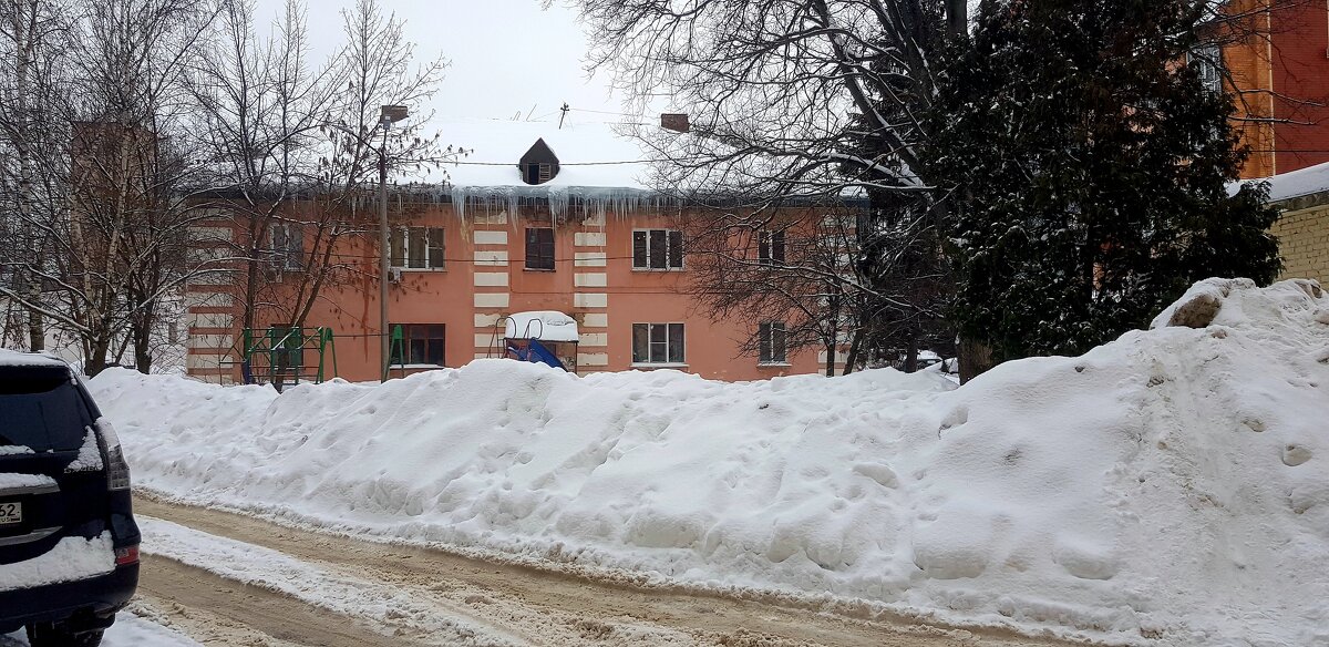 А у нас во дворе... - Galina Solovova