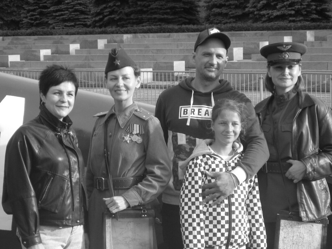 У самолёта легендарного - Дмитрий Никитин