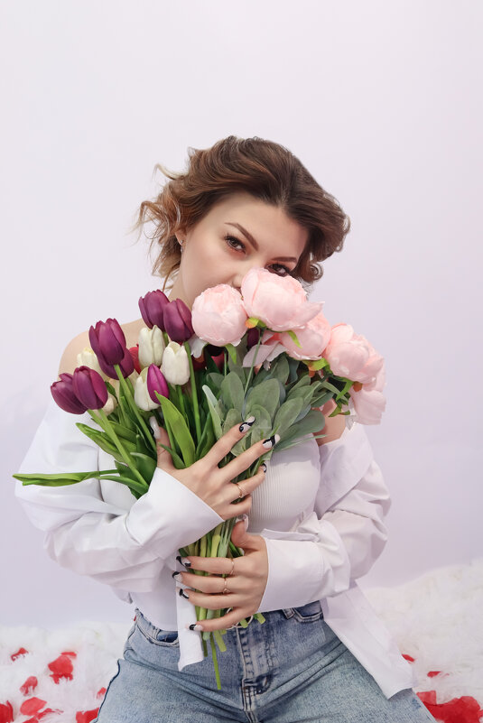 С 8 марта девочки! - Валерия .