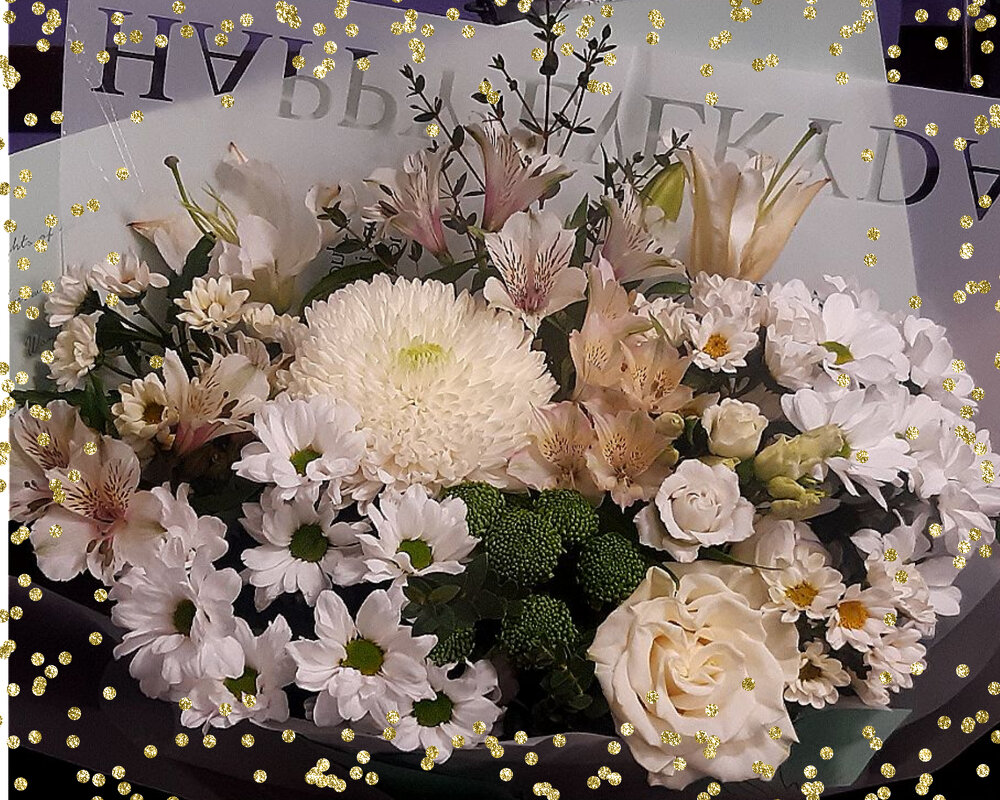 Милые девушки,поздравляю с праздником! - Нина Андронова