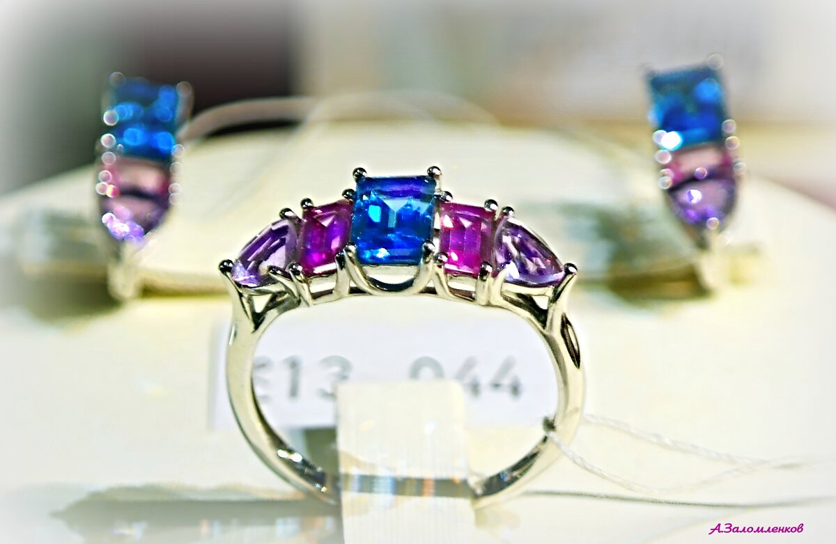 Выбирая подарок к празднику...:-) - Андрей Заломленков Выбирая подарок к празднику...:-) - Андрей Заломленков