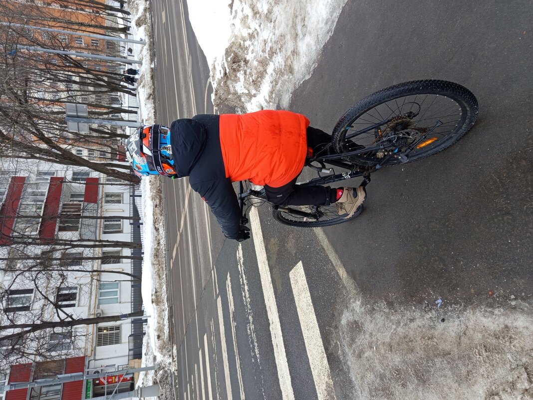 Он будет долго гнать велосипед - Андрей Лукьянов