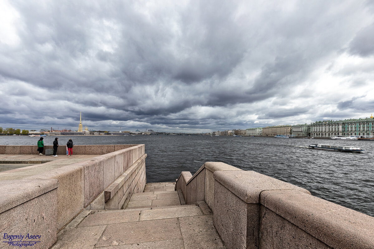 Холодный май на невских берегах - Евгений Холодный май на невских берегах - Евгений