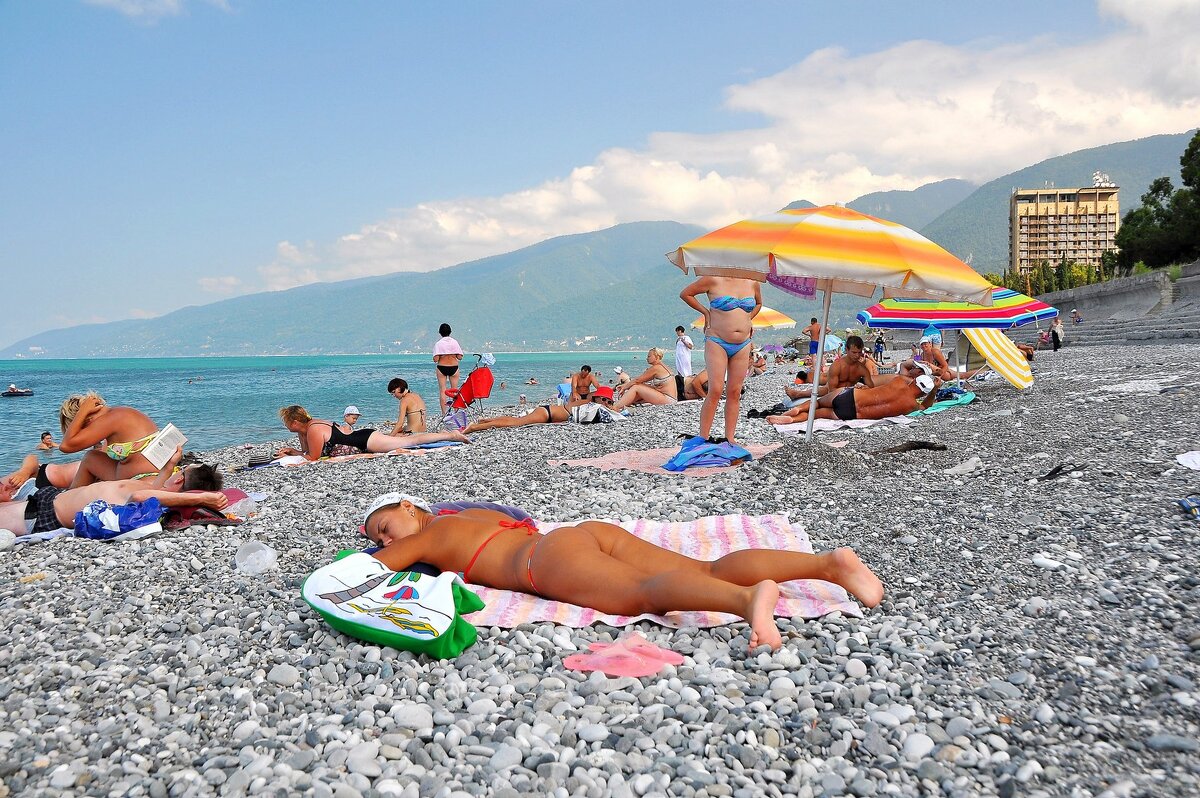 На пляже в Гаграх - Владимир Зыбин На пляже в Гаграх - Владимир Зыбин