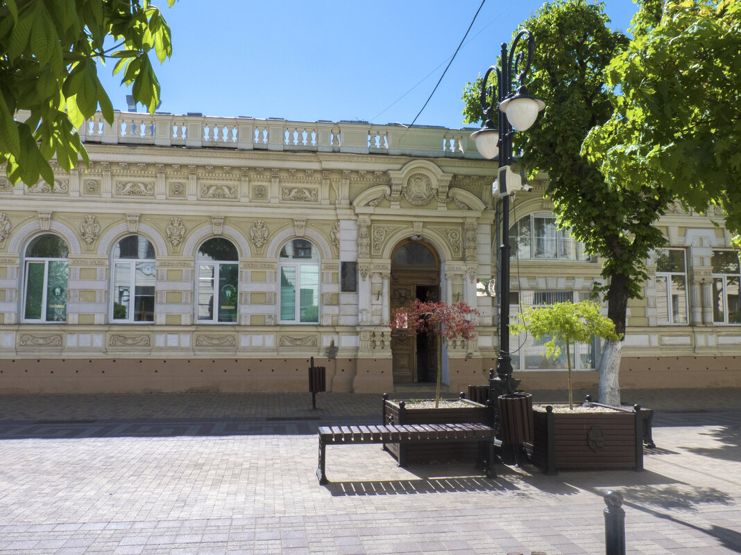 Улица Пушкина,май месяц - Валентин Семчишин Улица Пушкина,май месяц - Валентин Семчишин