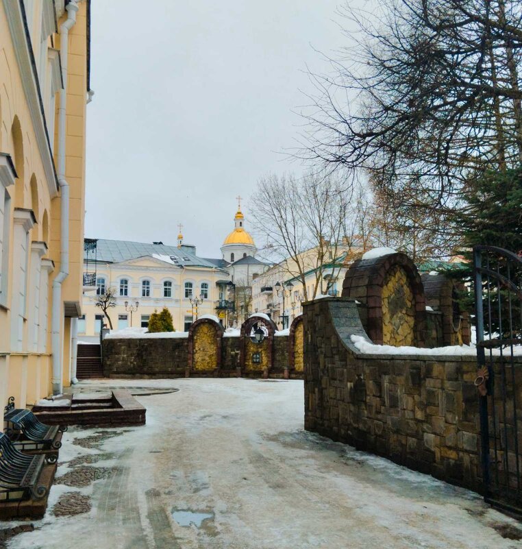 Во дворике Ратуши - Галина Бобкина