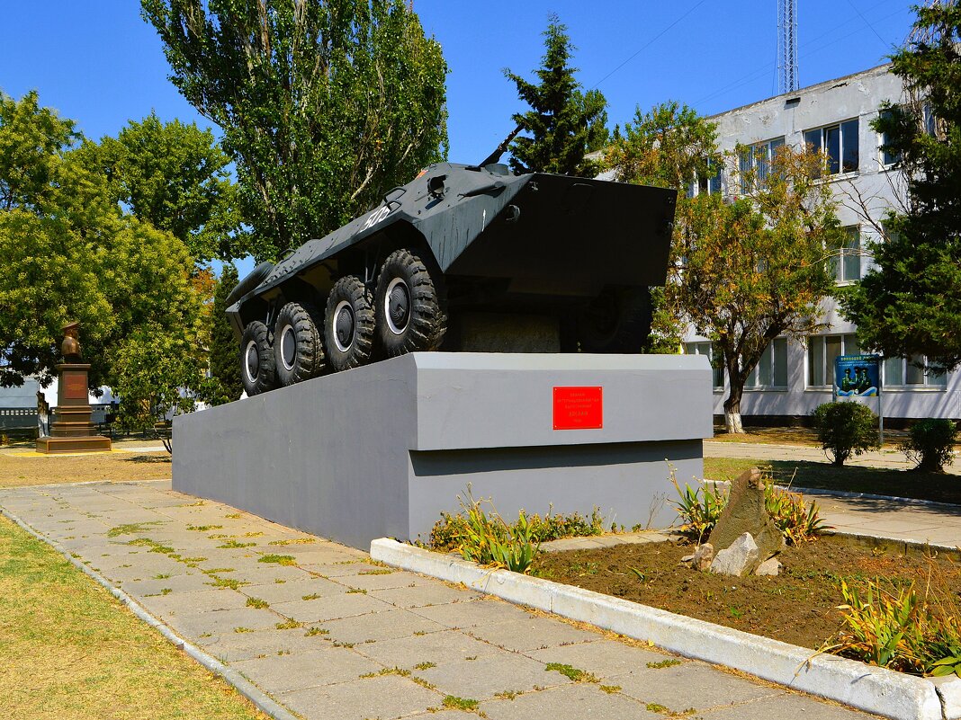 Керчь. Памятник воинам-интернационалистам, воспитанникам автошколы ДОСААФ. - Пётр Чернега