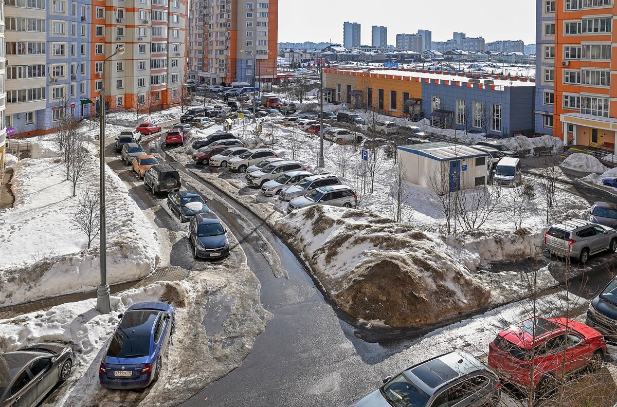 Весенний двор - Валерий Иванович