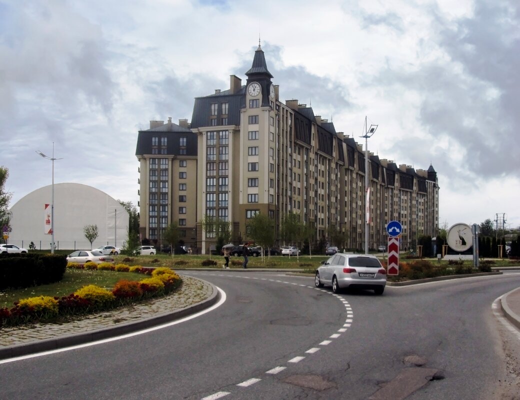 Дом на кольцевой дороге - Сергей Карачин