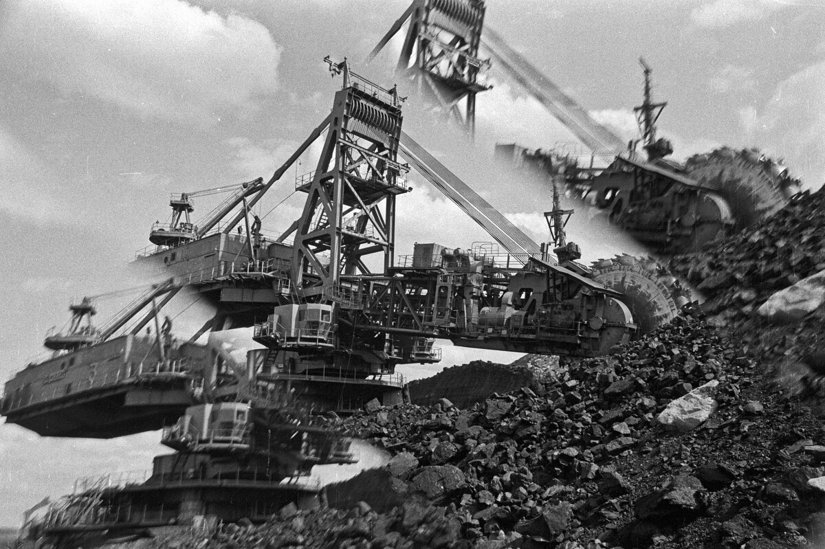 06MBW_0002_004_Роторный экскаватор «ЭШР-2500» (мультипризма).«Бородинский угольный разрез».1985 - Александр Васильевич Мищенко