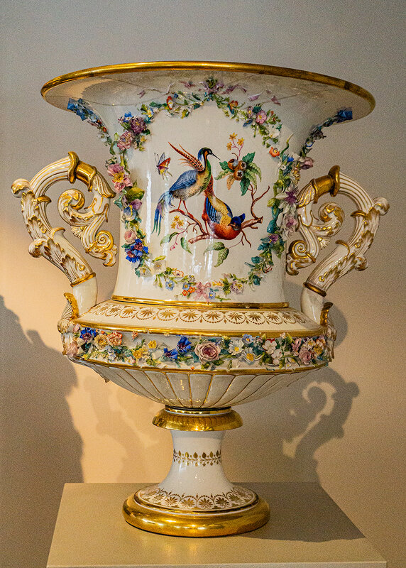 Ваза с лепными цветами - Ирина Соловьёва