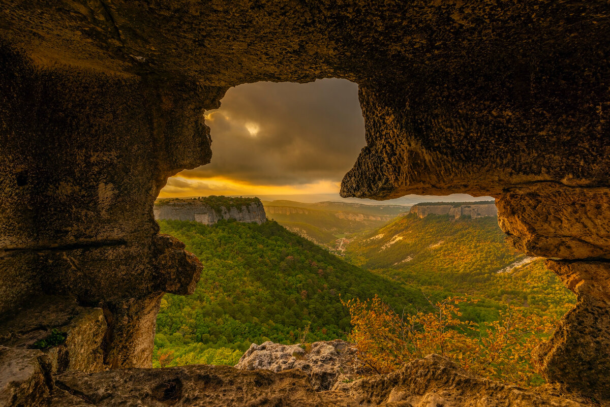 закат в пещерном городе - Виталий Емельянов