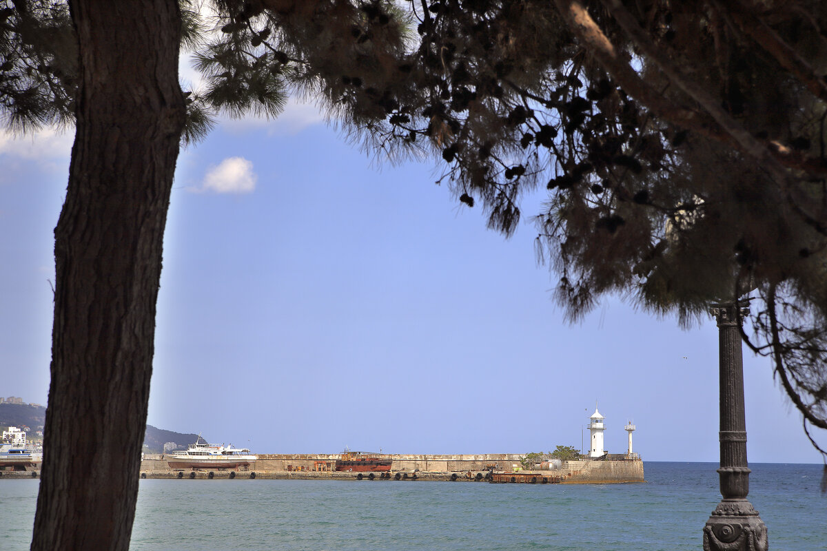 Вид на маяк с набережной - Леонид 