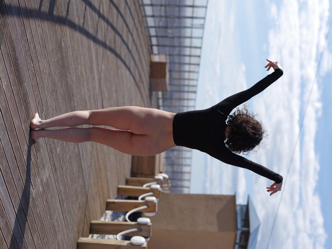 Танцующая - And I go