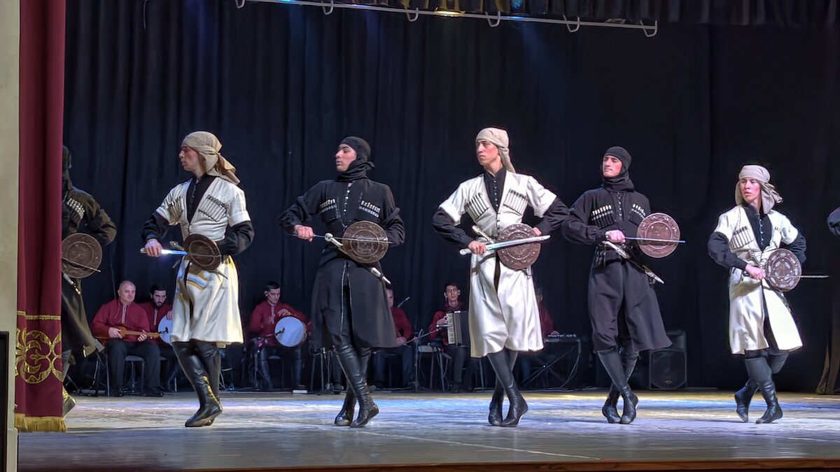 Танец с кинжалами - Мариша 