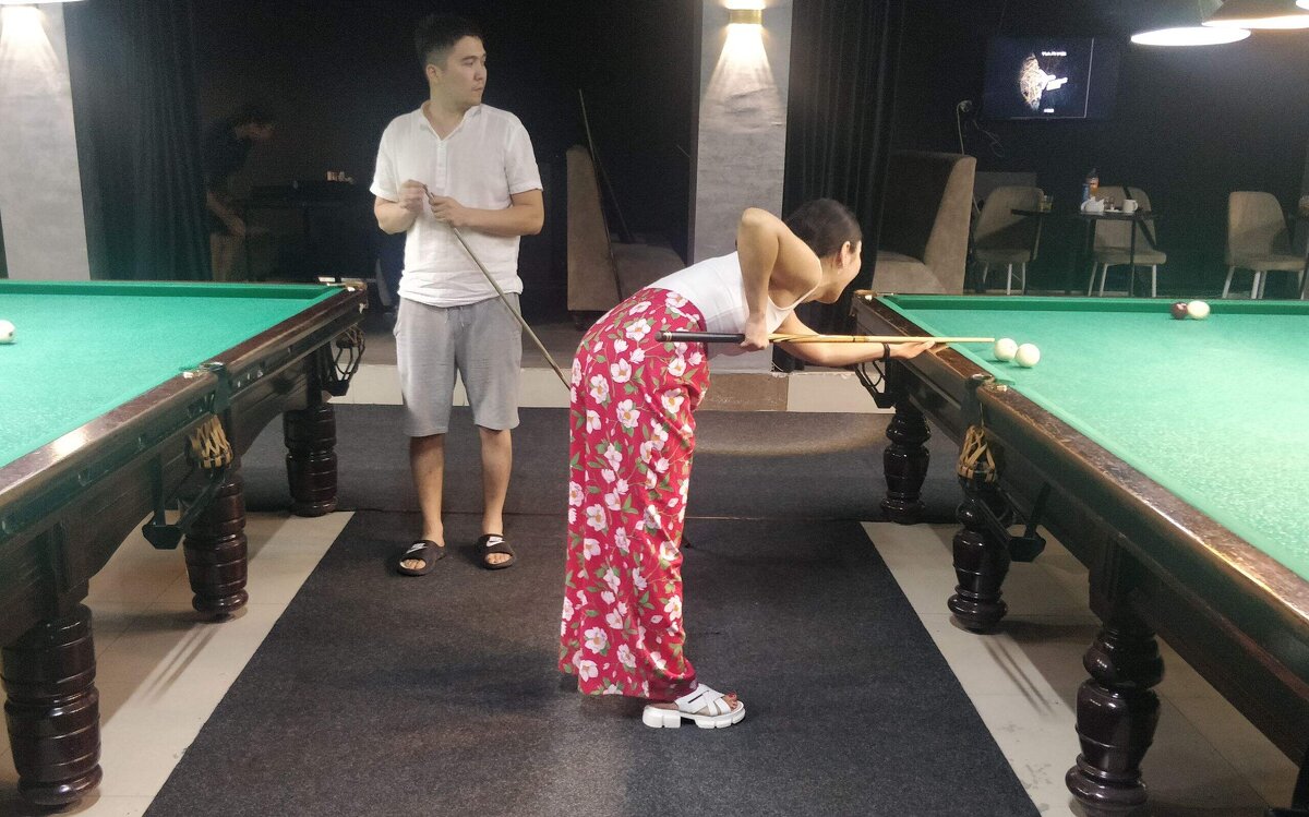 Играют девушки - Андрей Хлопонин