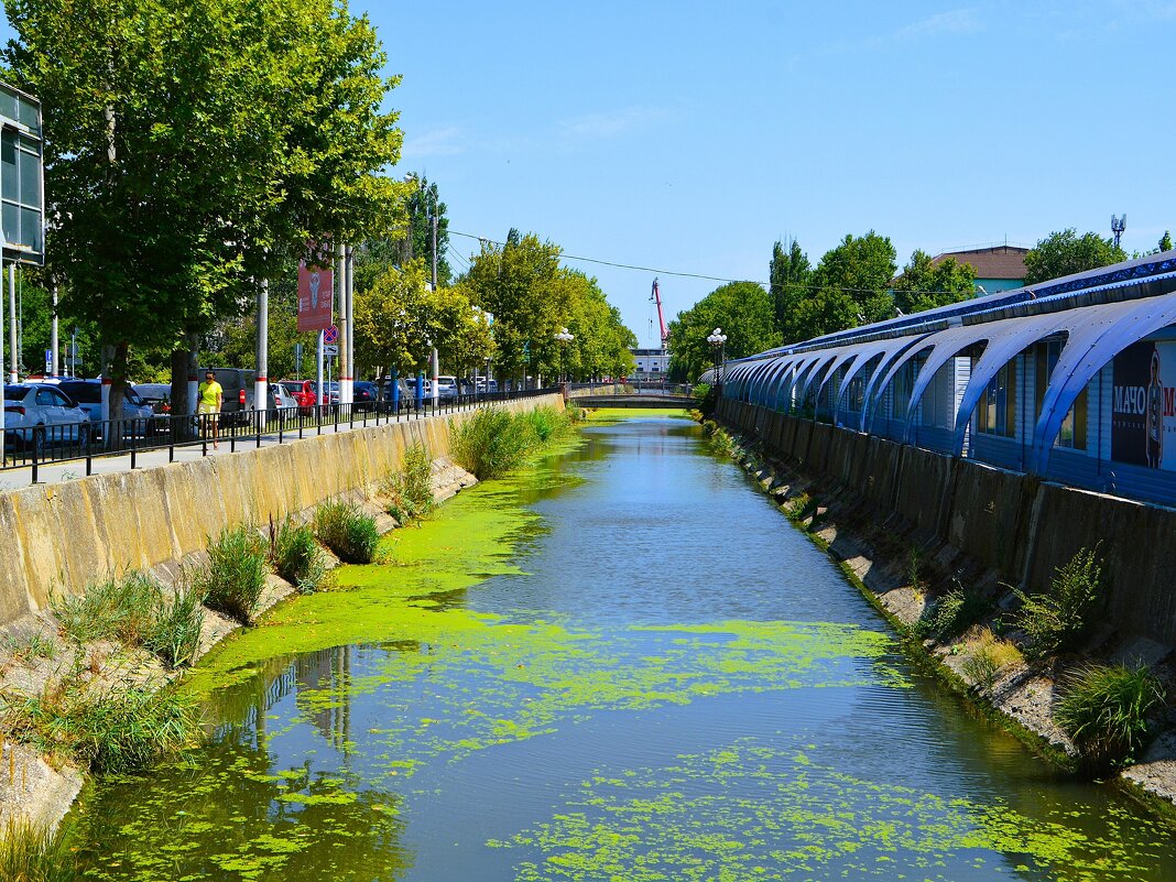 Керчь. Река Мелек-Чесме летом (вид с ул. Маршала Ерёменко). - Пётр Чернега