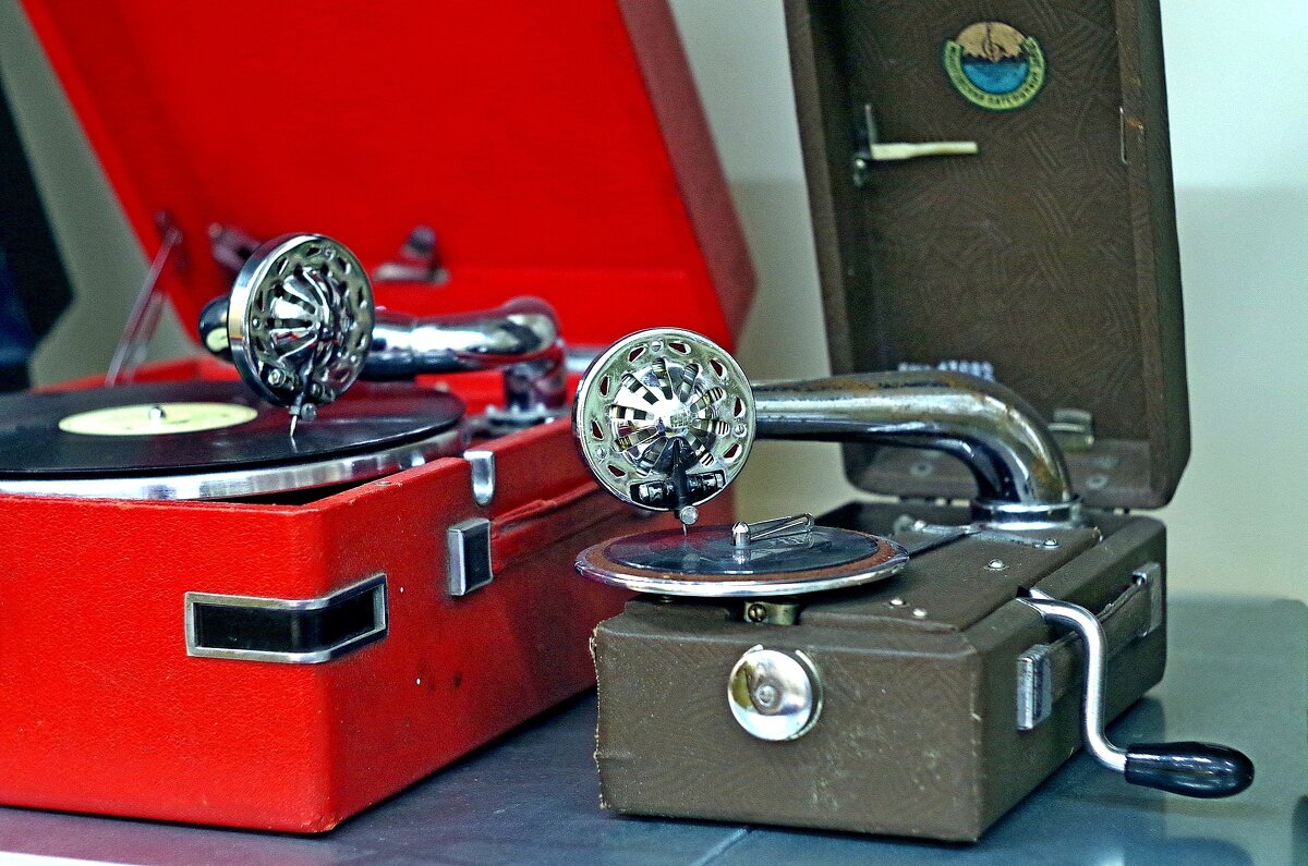 Действующие раритеты. - Михаил Курзанцев