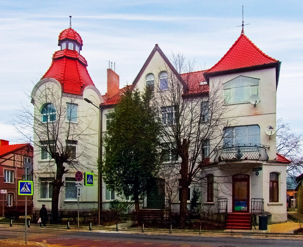 Дом с башенкой - Сергей Карачин